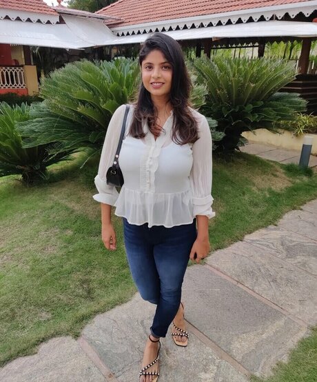 Tulika Snehil model high quality pics