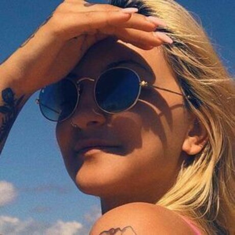 Julia Michaels best star pictures