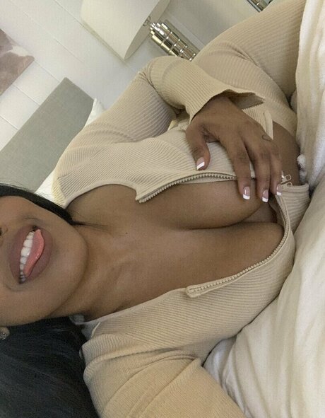 andrysvee adult model photo