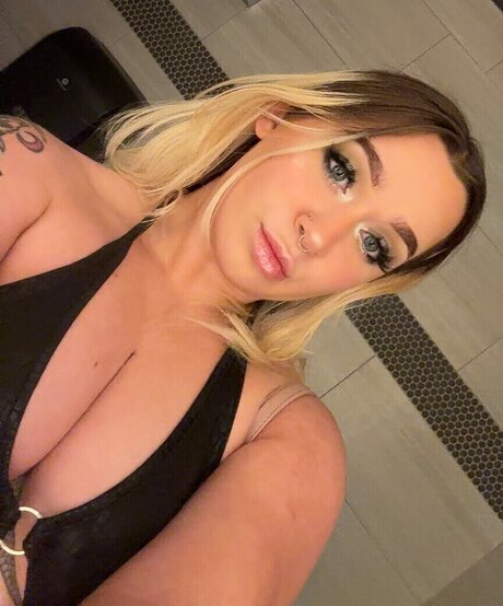 Ivy Malibu erotic pornstar pics