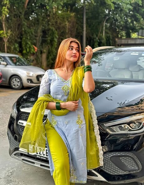 Soniya Singh Khatri high quality actress img