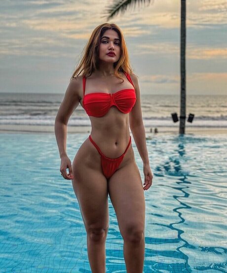 Soniya Singh Khatri hot model pic