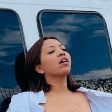 Luz Hernandez adult model images