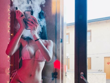 Candy Grace model erotic pics