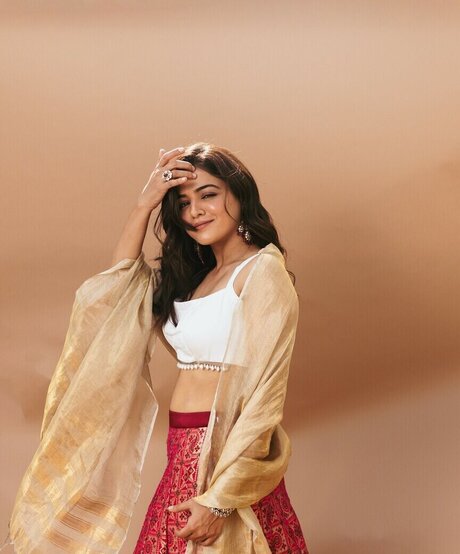 Wamiqa Gabbi pornstar images