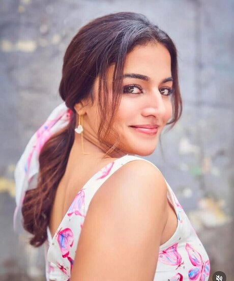 Wamiqa Gabbi model top gallery