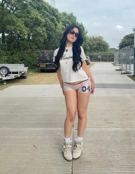 Alessi Rose hot actress pic