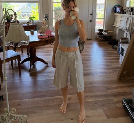 Dora Jar hot star image