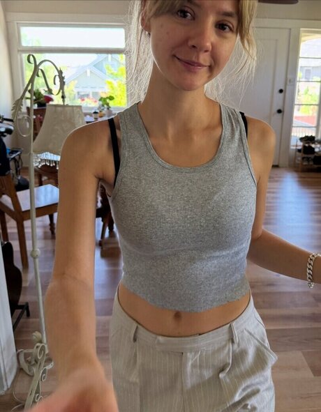 Dora Jar perfect actress pics