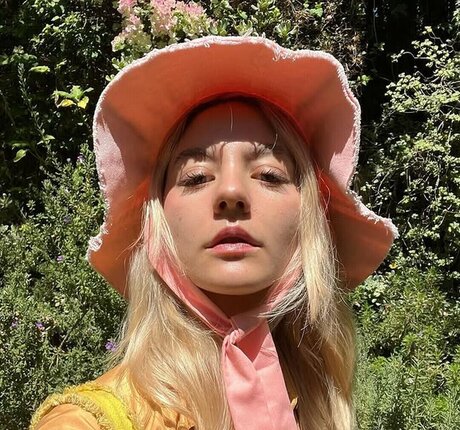 Dora Jar sexy star images