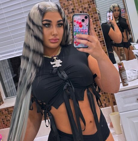 Lord Len star sexy photo