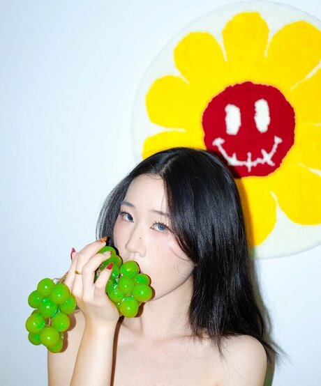 Lo3tus model high quality pictures