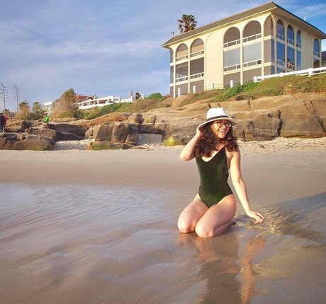 Allison Yellow pretty star picture