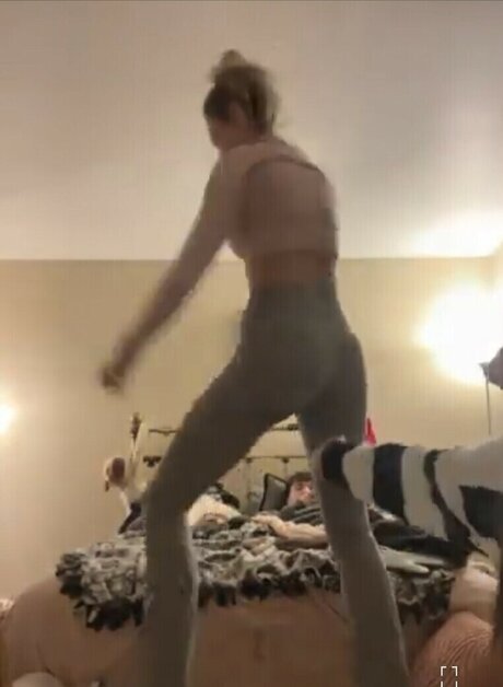 Beez ASMR star free pics