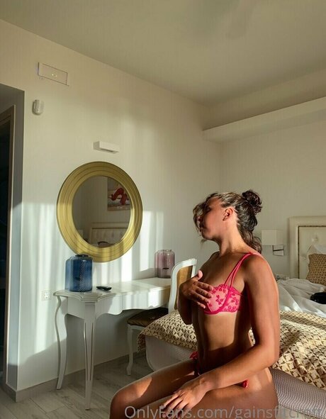 Laracroftgains nudes pornstar photos