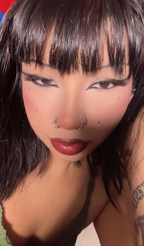 Sarynthia pornographic model photos