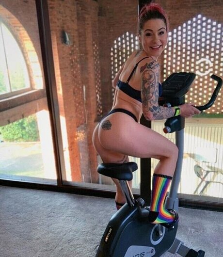 Lucy Spraggan erotic model photo