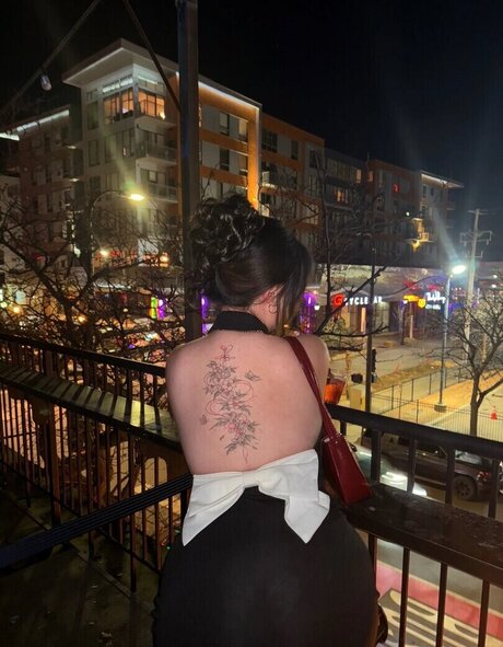 keziahmoua nude model pics