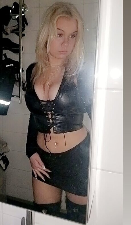 Nelli Virtanen naked star photos