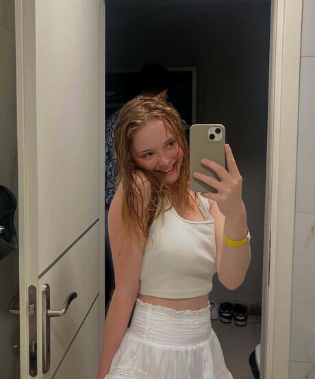 Madeleine b123 nudes model pictures