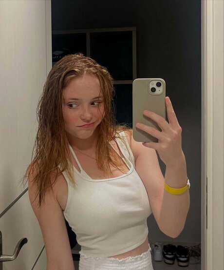 Madeleine b123 model nude image