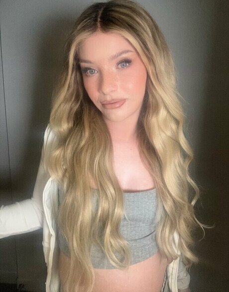 Savannah Sinn xxx pornstar photos