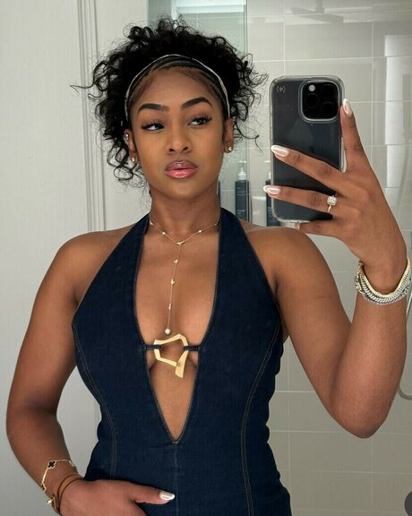 Deja Kelly model beautiful image