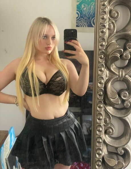 TalkFastEllie erotic pornstar image