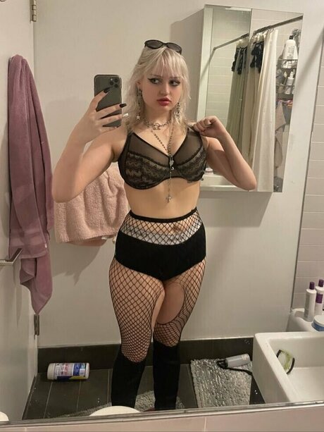 TalkFastEllie exclusive actress image