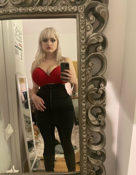 TalkFastEllie star best pics