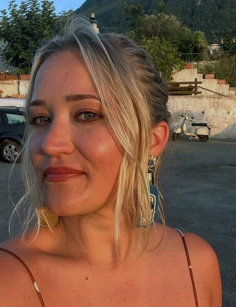 emilyosment model exclusive photo