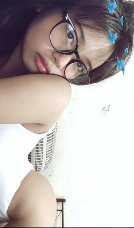 Riska Saputri sexy actress pictures