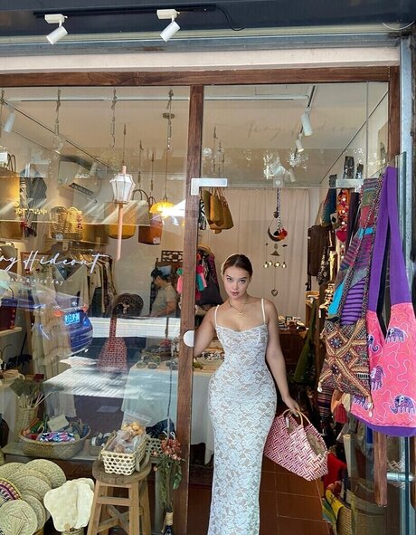 Alibaby131 perfect actress pics