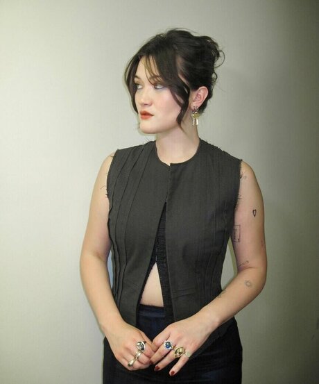 Isa Briones model pornographic photo