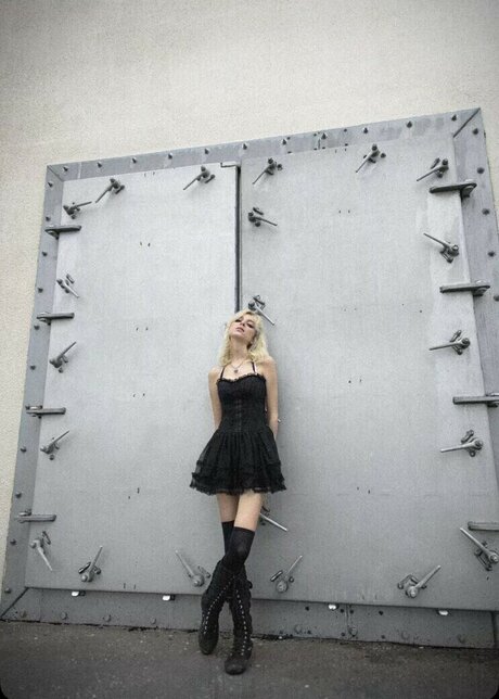 Sophie Powers model high quality picture