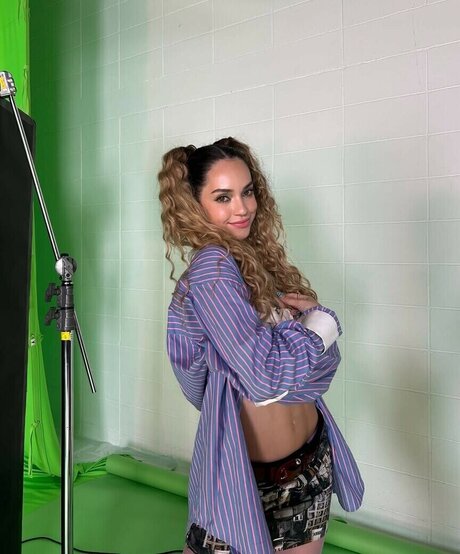 Daniela Avanzini naked star pictures