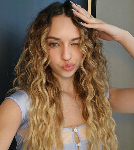 Daniela Avanzini model perfect galleries