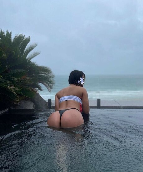 Hellini fit model nudes pics