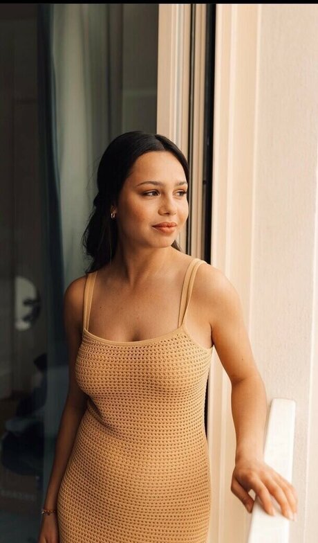 elise cm pornstar naked photo