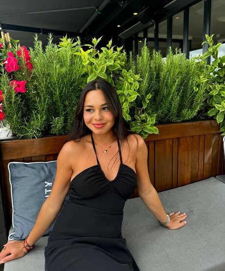 elise cm star exclusive img