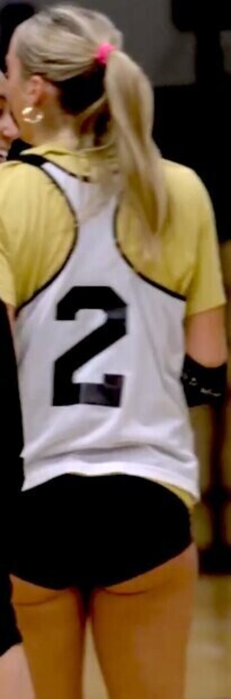 Taryn DeWese model naked pic