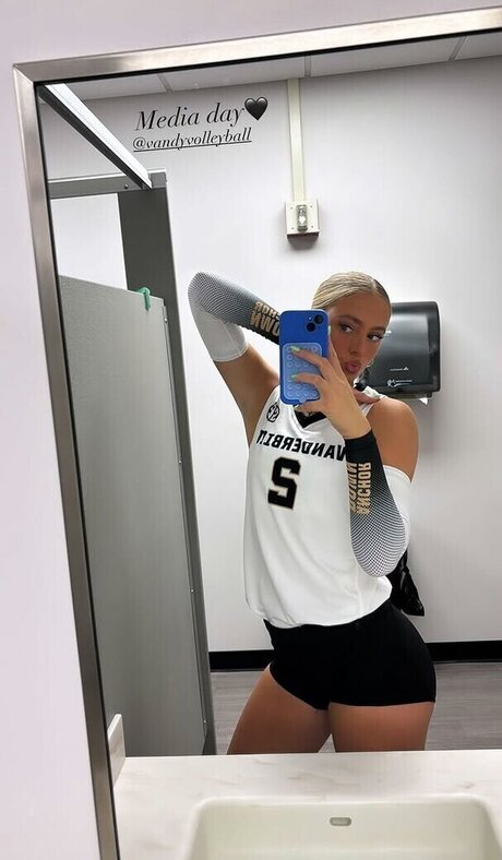 Taryn DeWese art actress gallery