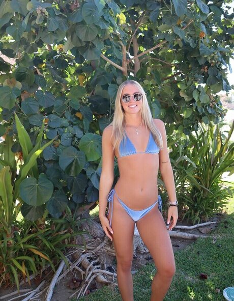 Taryn DeWese naked star pic