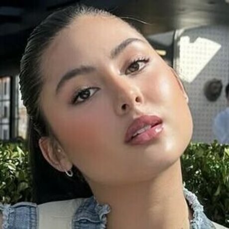 Valeria Guerra model photo