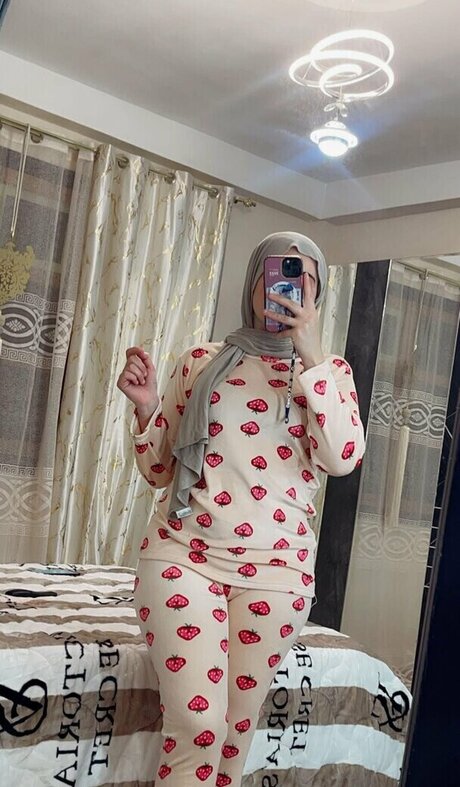 Dounia Stayfia hot actress pics