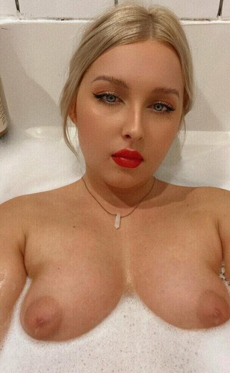 Motorsports Molly star nude photo