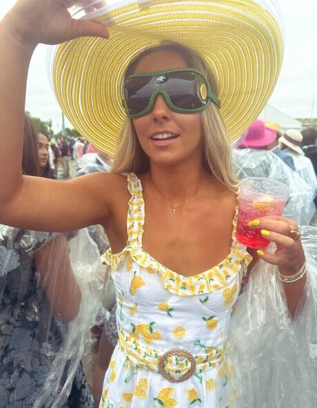 Chloe Rigdon star art archive