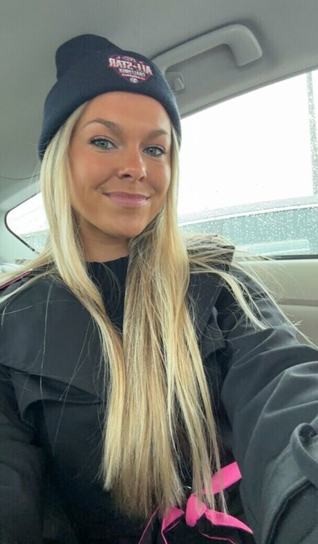 Chloe Rigdon star sexy img