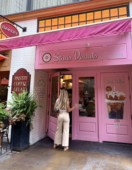 Chloe Rigdon art model pictures