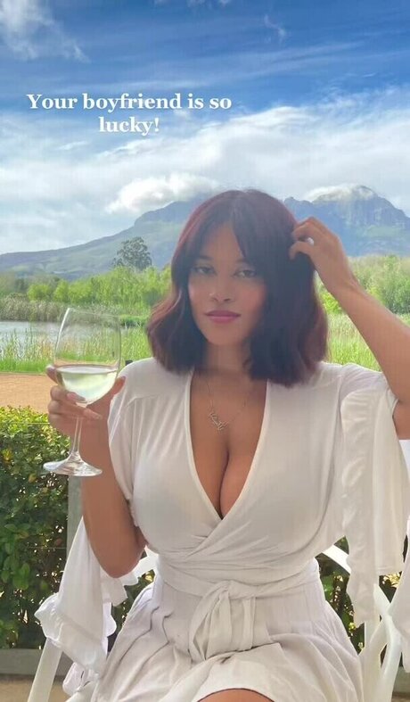 Nakishka model hot photos